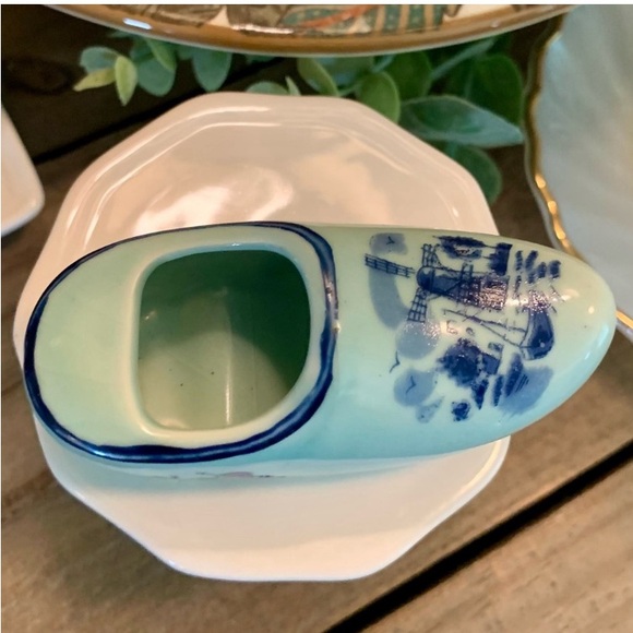 Vintage Painted Floral/ Windmill Ceramic miniature trinket Chinoiserie Shoe - Picture 2 of 6